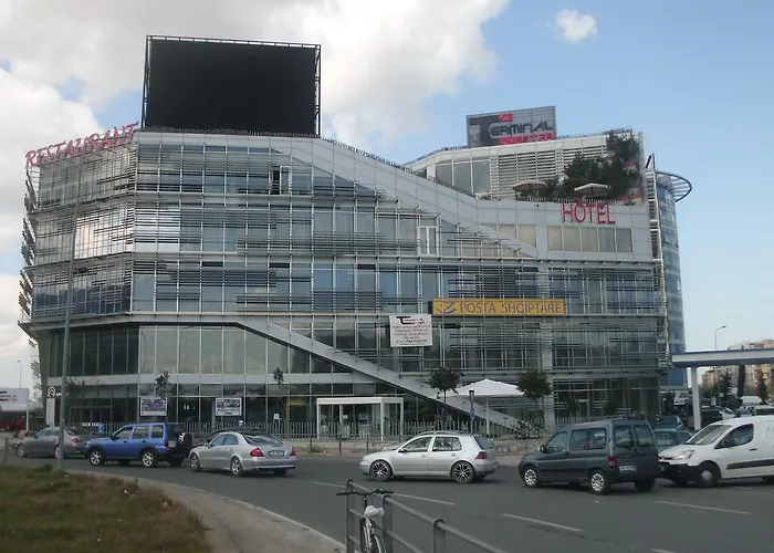 Terminal 3* 티라나