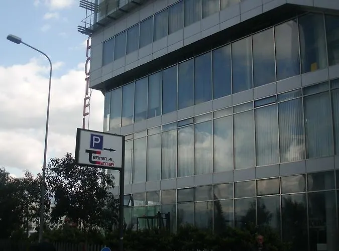 Terminal 3* 티라나