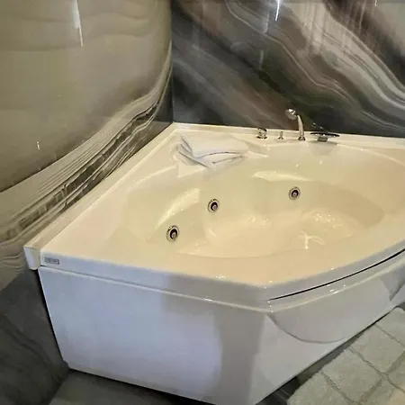 Terminal מלון טיראנה