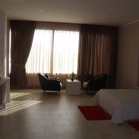 Terminal מלון טיראנה