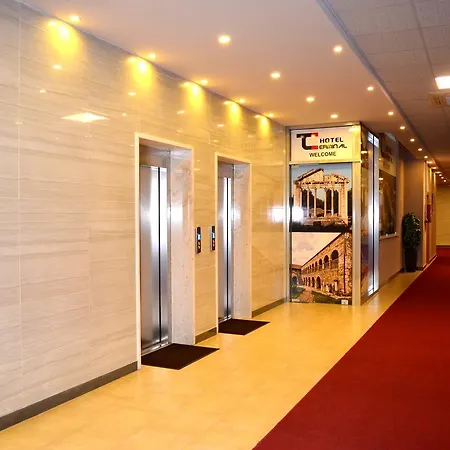 מלון Terminal 3*