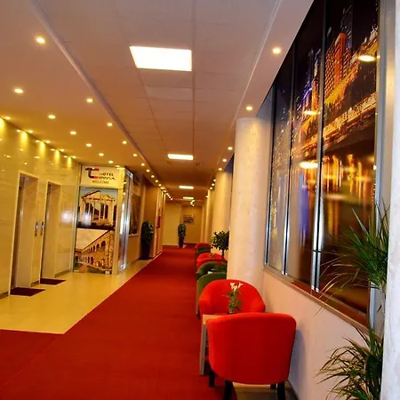 Terminal מלון טיראנה