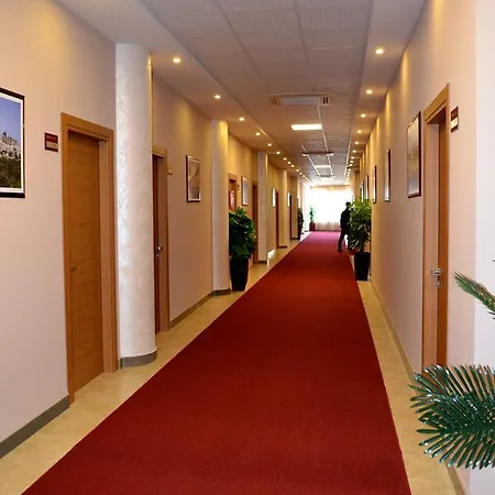 Terminal מלון טיראנה